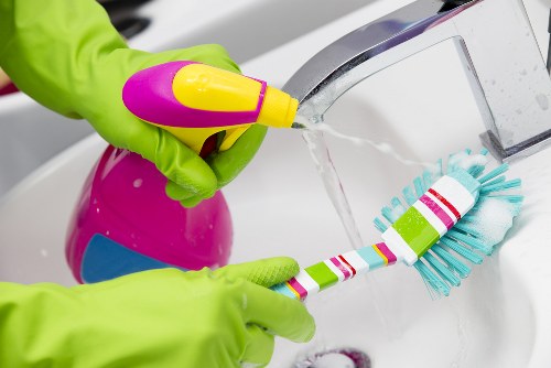 Kitchen and bathroom deep cleaning in N10 property
